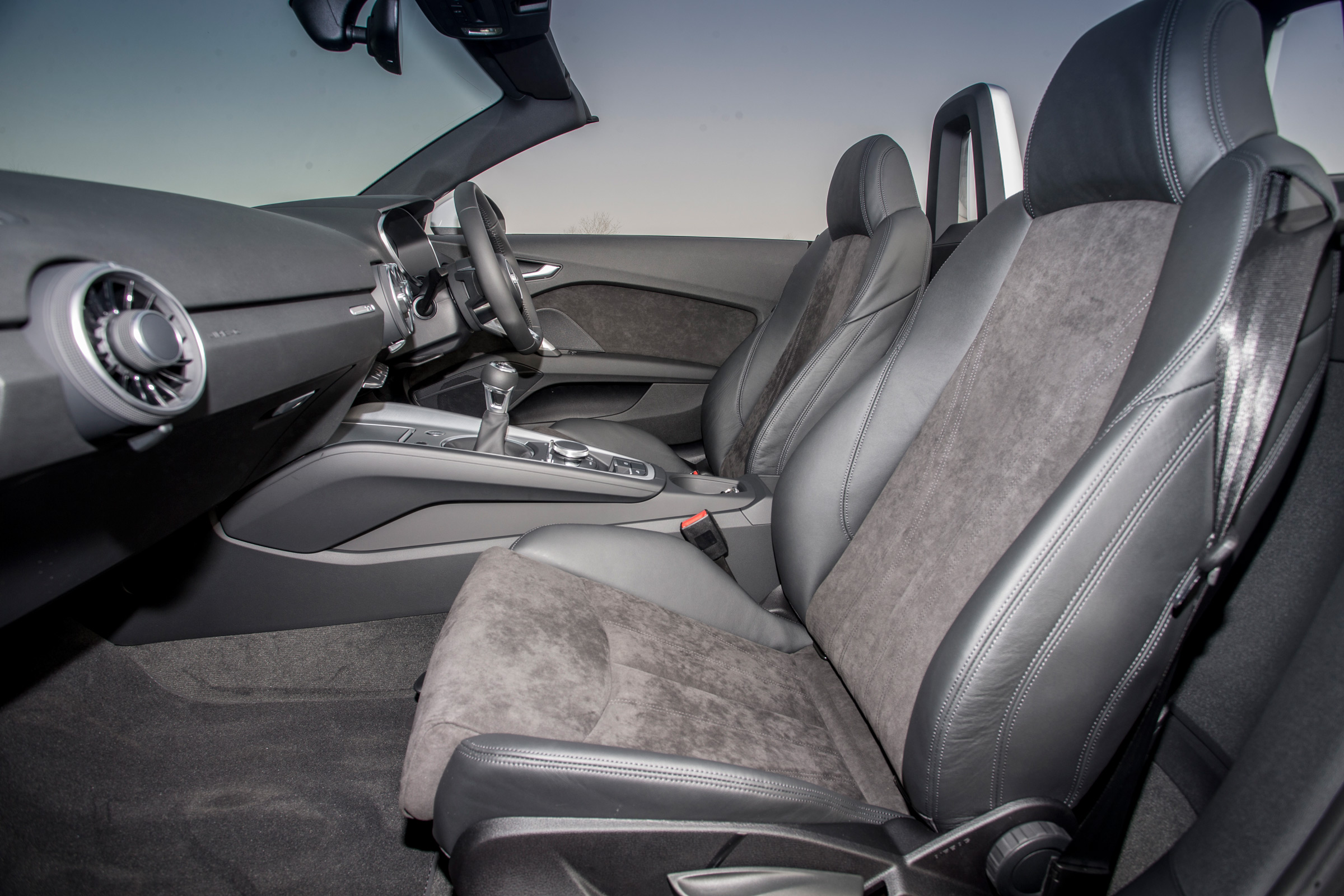 Audi TT Roadster 180 2016 - seats