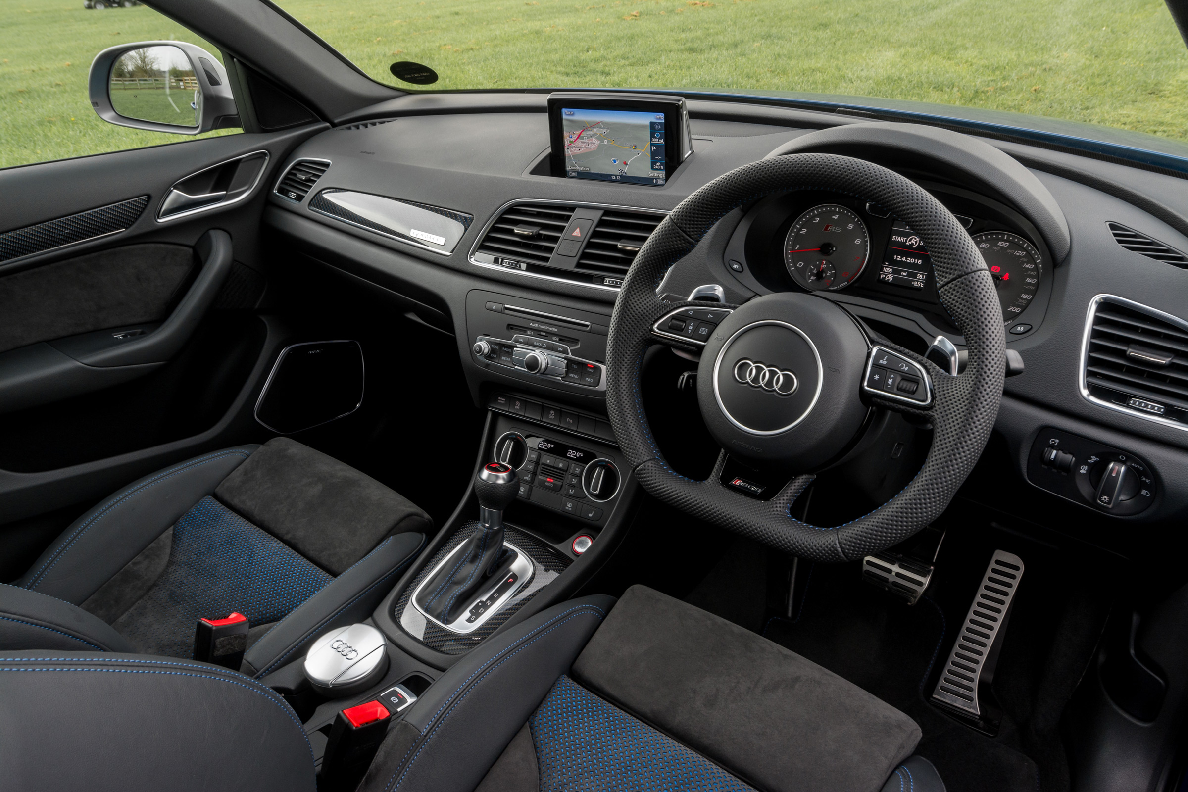 Audi RS Q3 Performance 2016 - interior