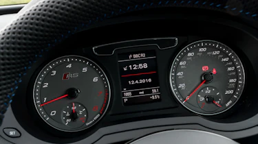 Audi RS Q3 Performance 2016 - instruments