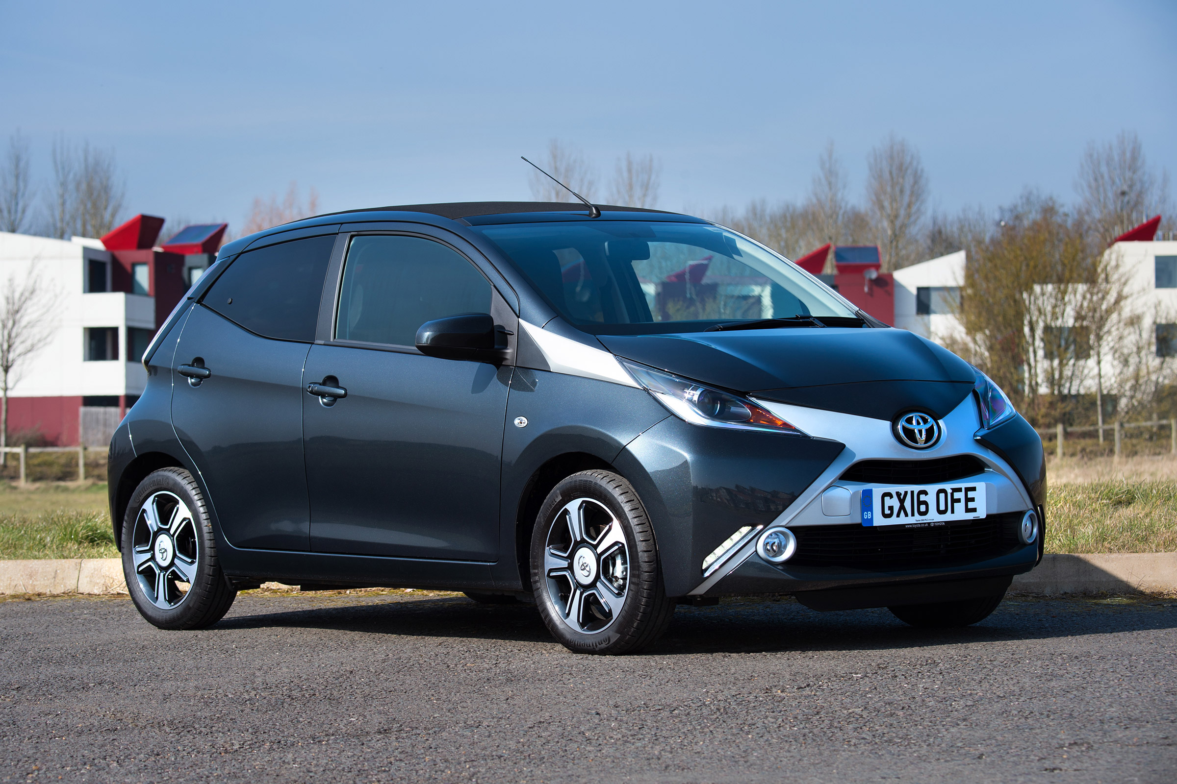 Toyota Aygo x-clusiv - front static
