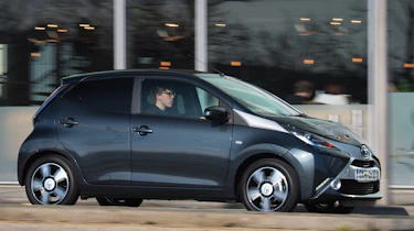 Toyota Aygo x-clusiv - side/front