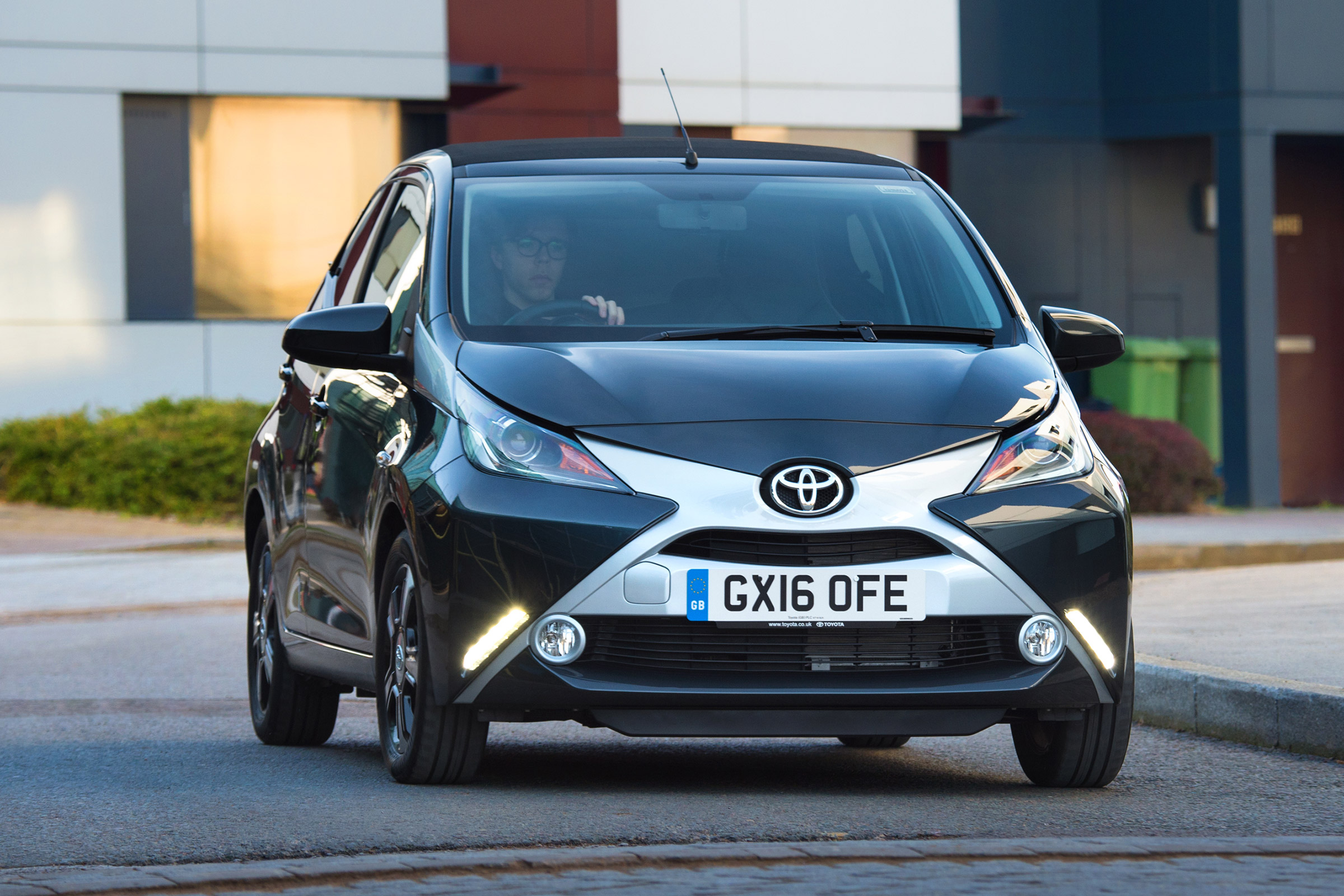Toyota Aygo x-clusiv - front