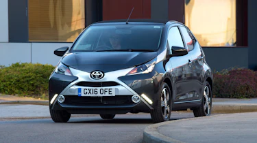 Toyota Aygo x-clusiv - front cornering