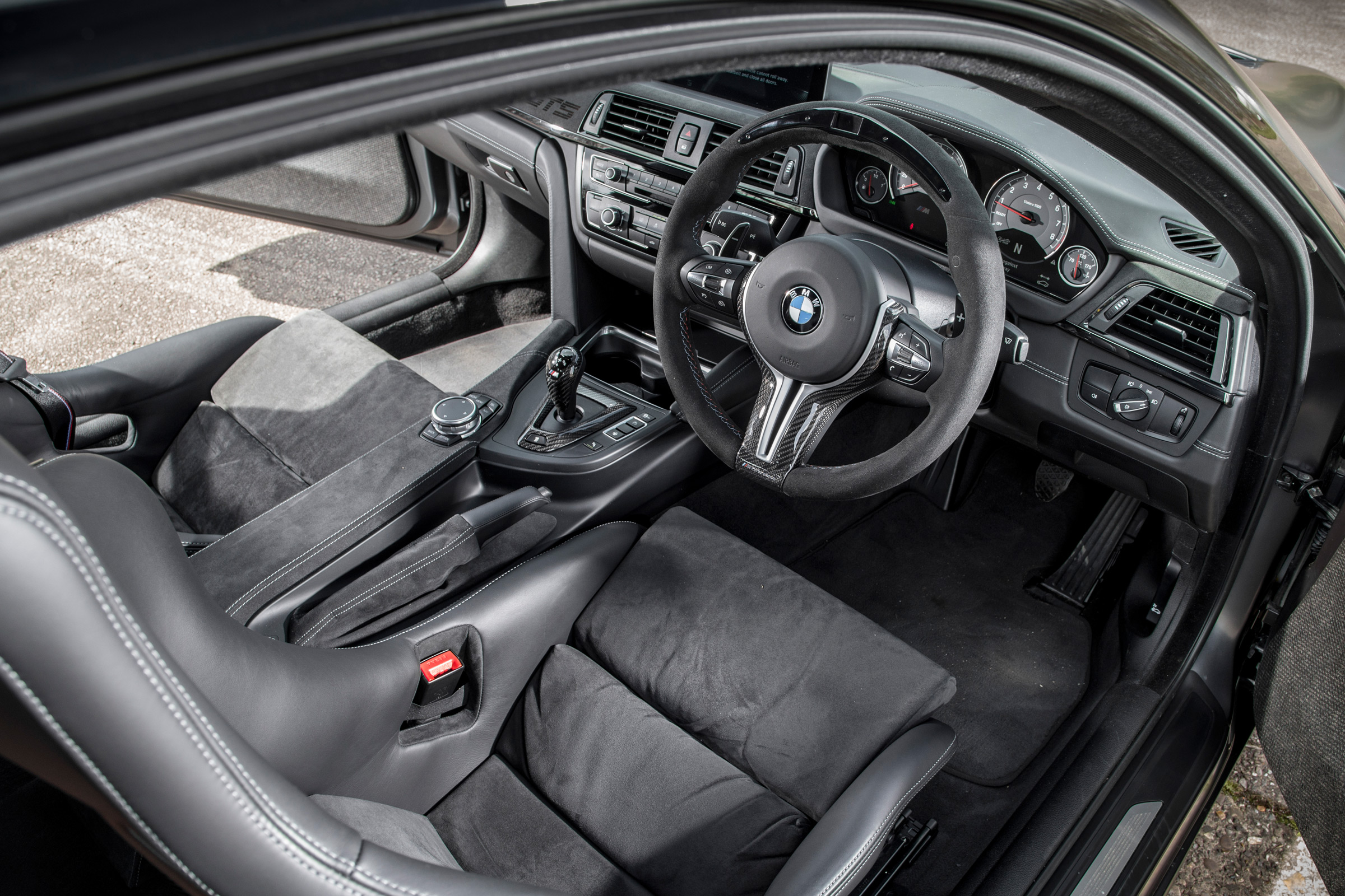 BMW M4 GTS UK 2016 - interior