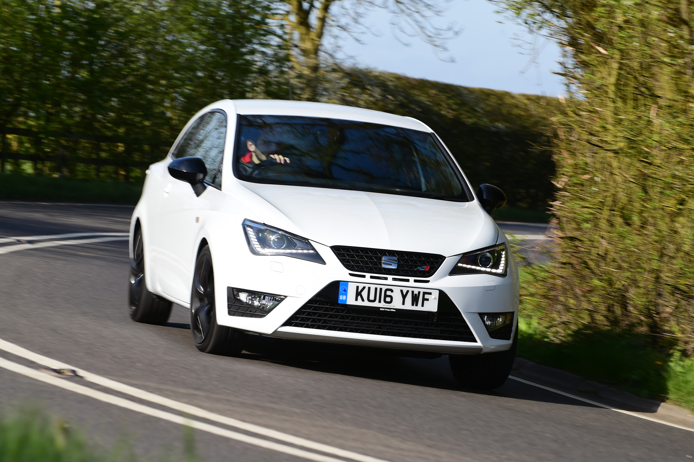 SEAT Ibiza Cupra 2016 - front cornering 2