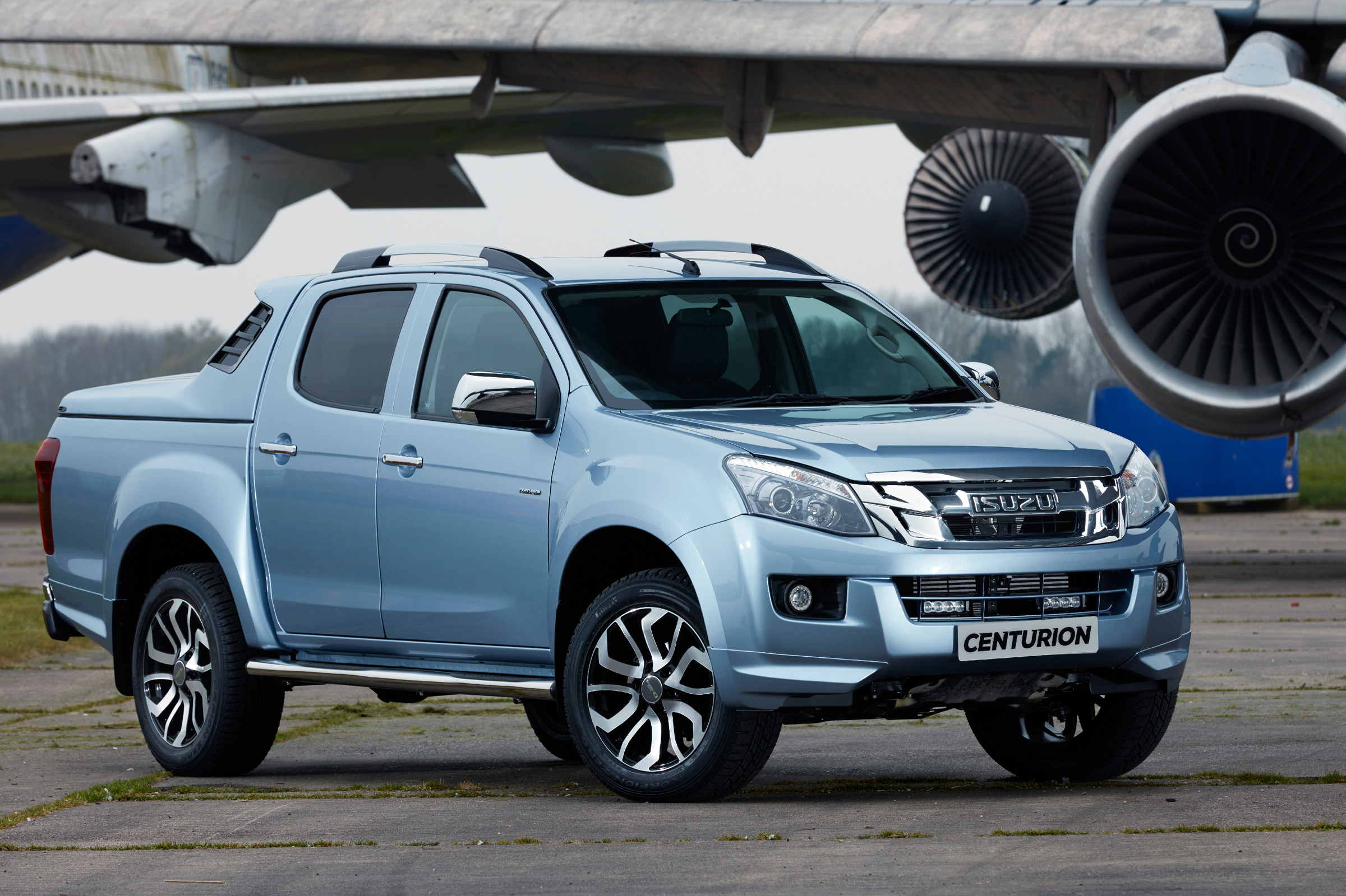 Isuzu D-Max Centurion - front quarter