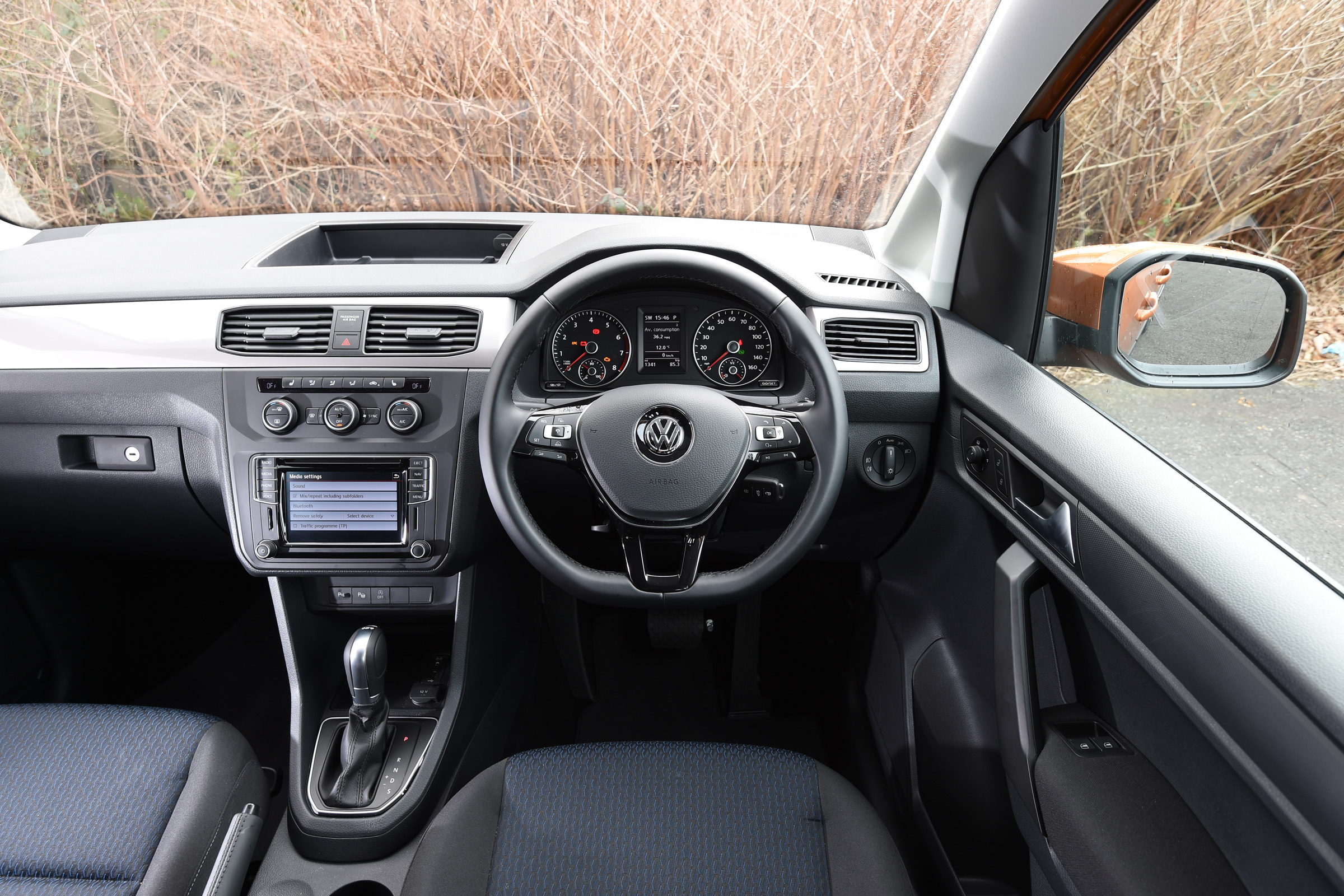 Volkswagen Caddy Maxi Life TSI 2016 - interior
