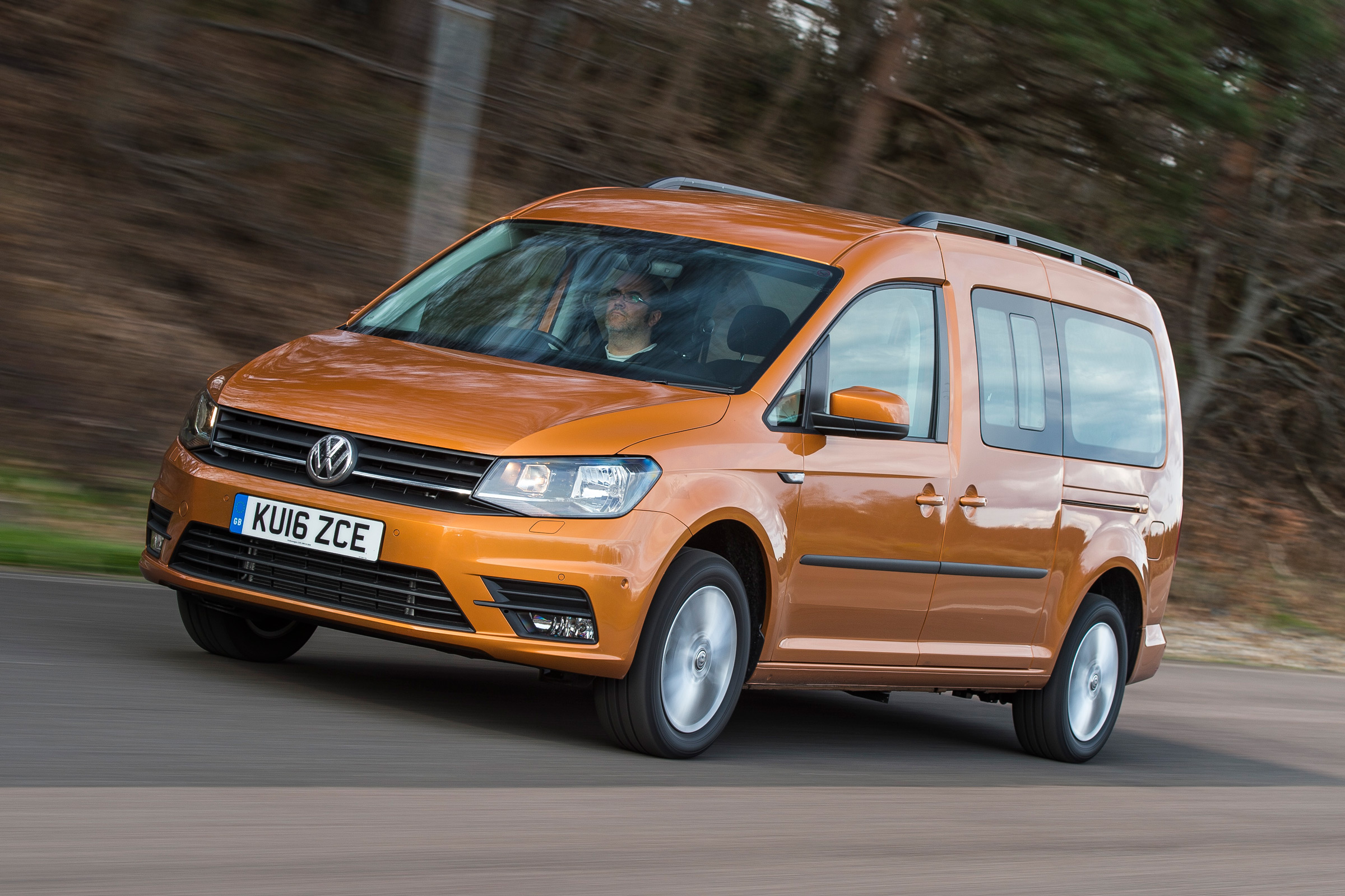 Volkswagen Caddy Maxi Life TSI 2016 - front tracking 2