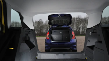 Volkswagen Golf R-Line 2016 - rear tracking