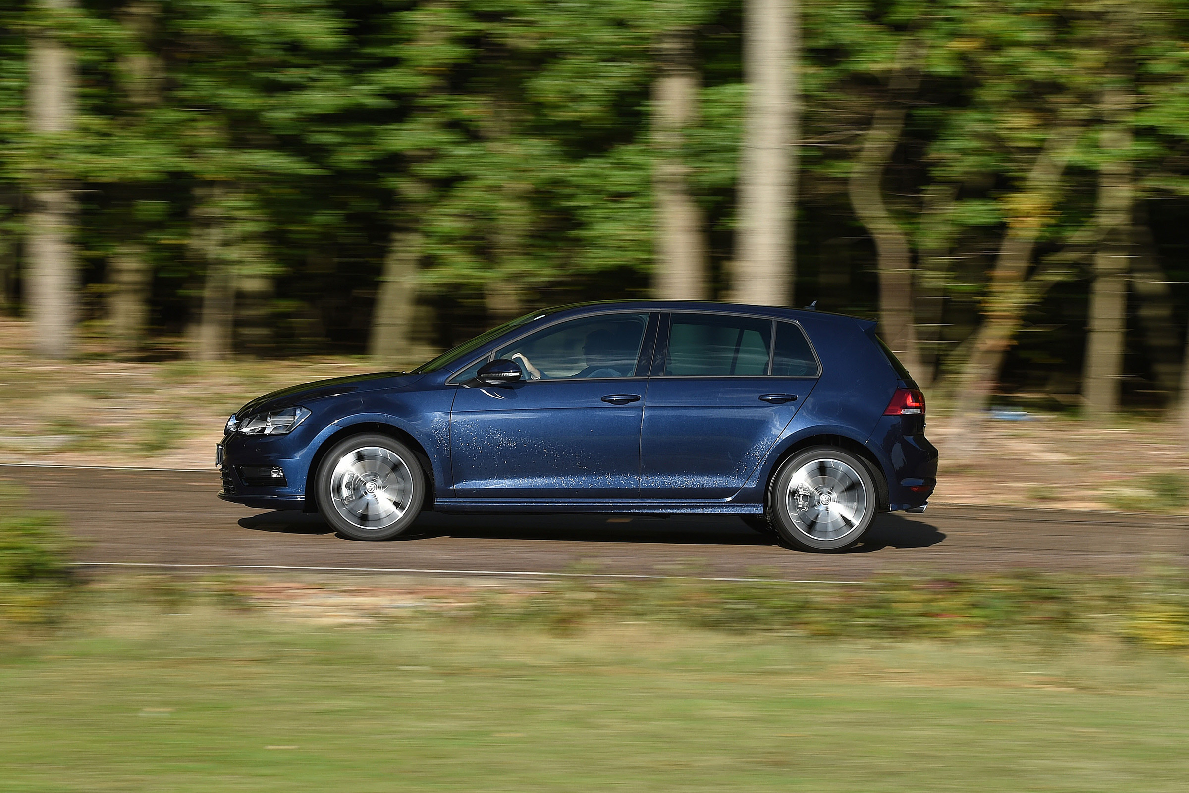 Volkswagen Golf R-Line 2016 - side tracking