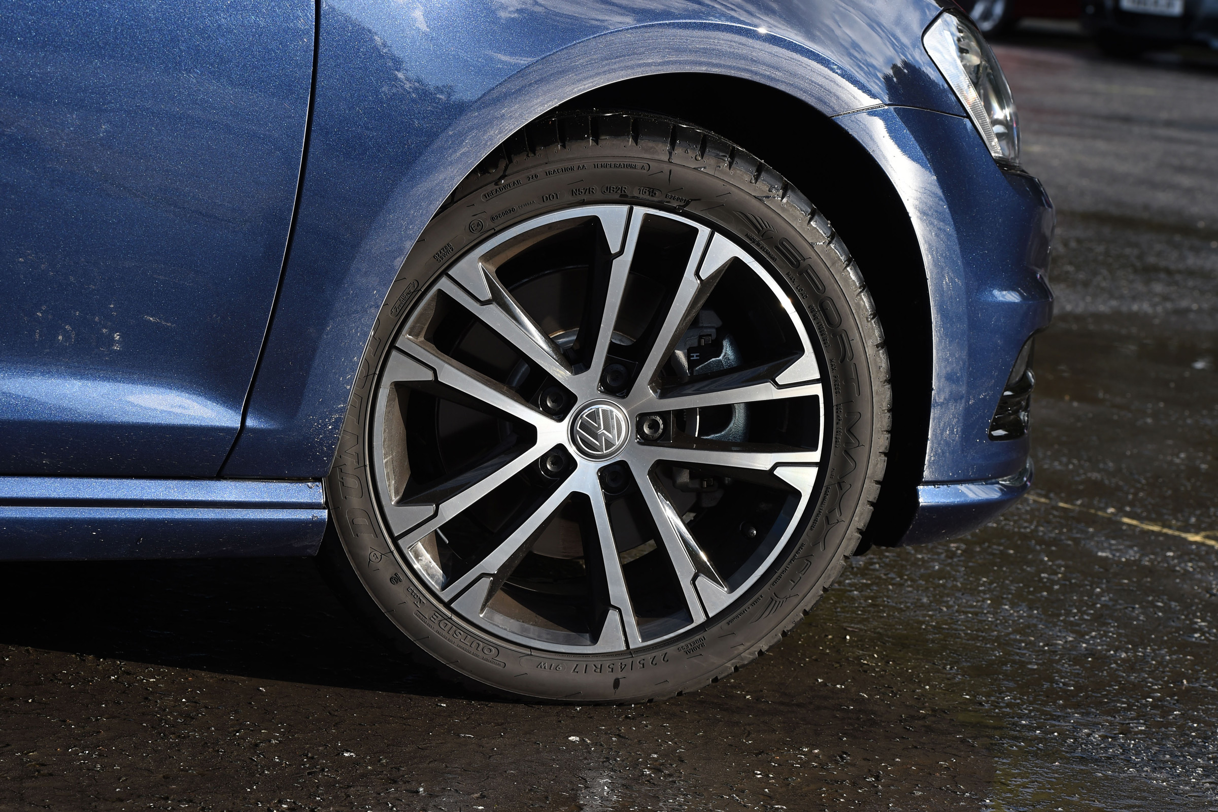 Volkswagen Golf R-Line 2016 - wheel