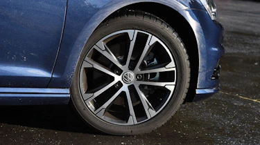 Volkswagen Golf R-Line 2016 - wheel