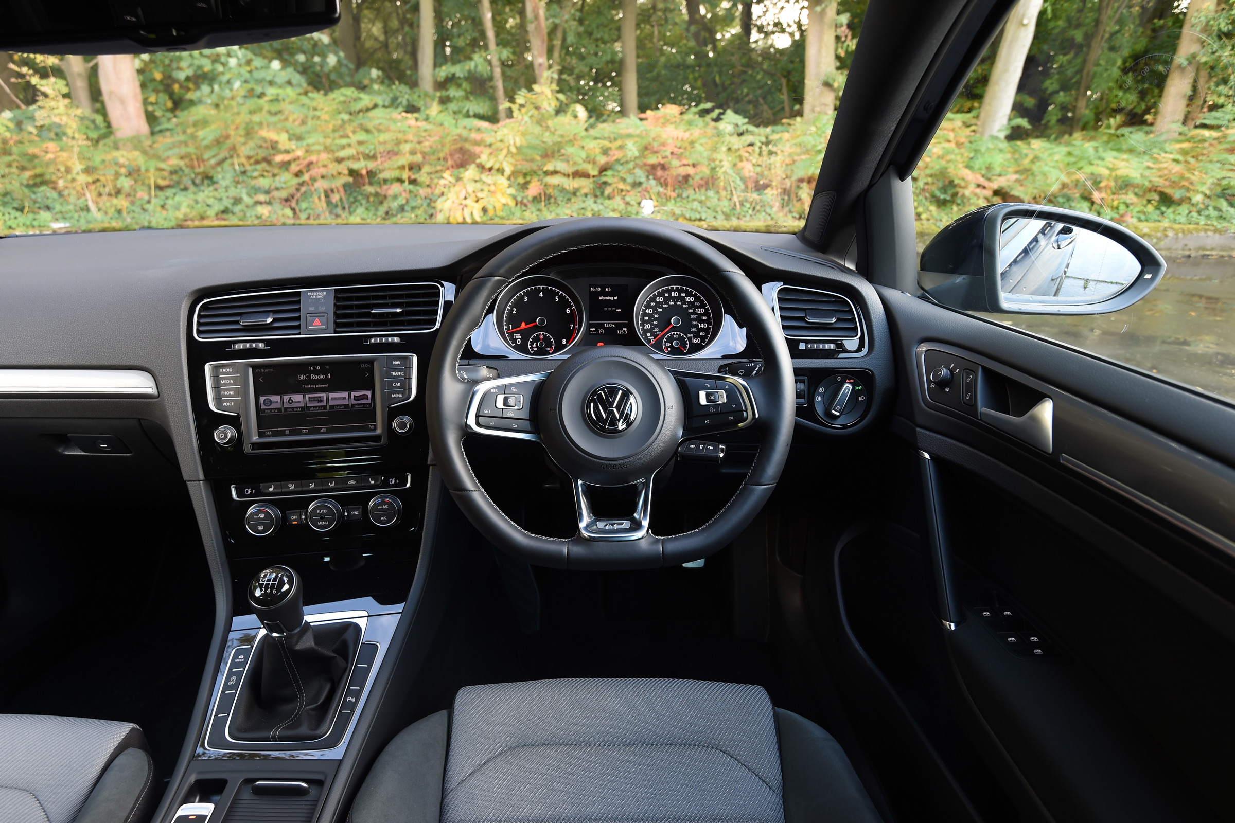Volkswagen Golf R-Line 2016 - interior