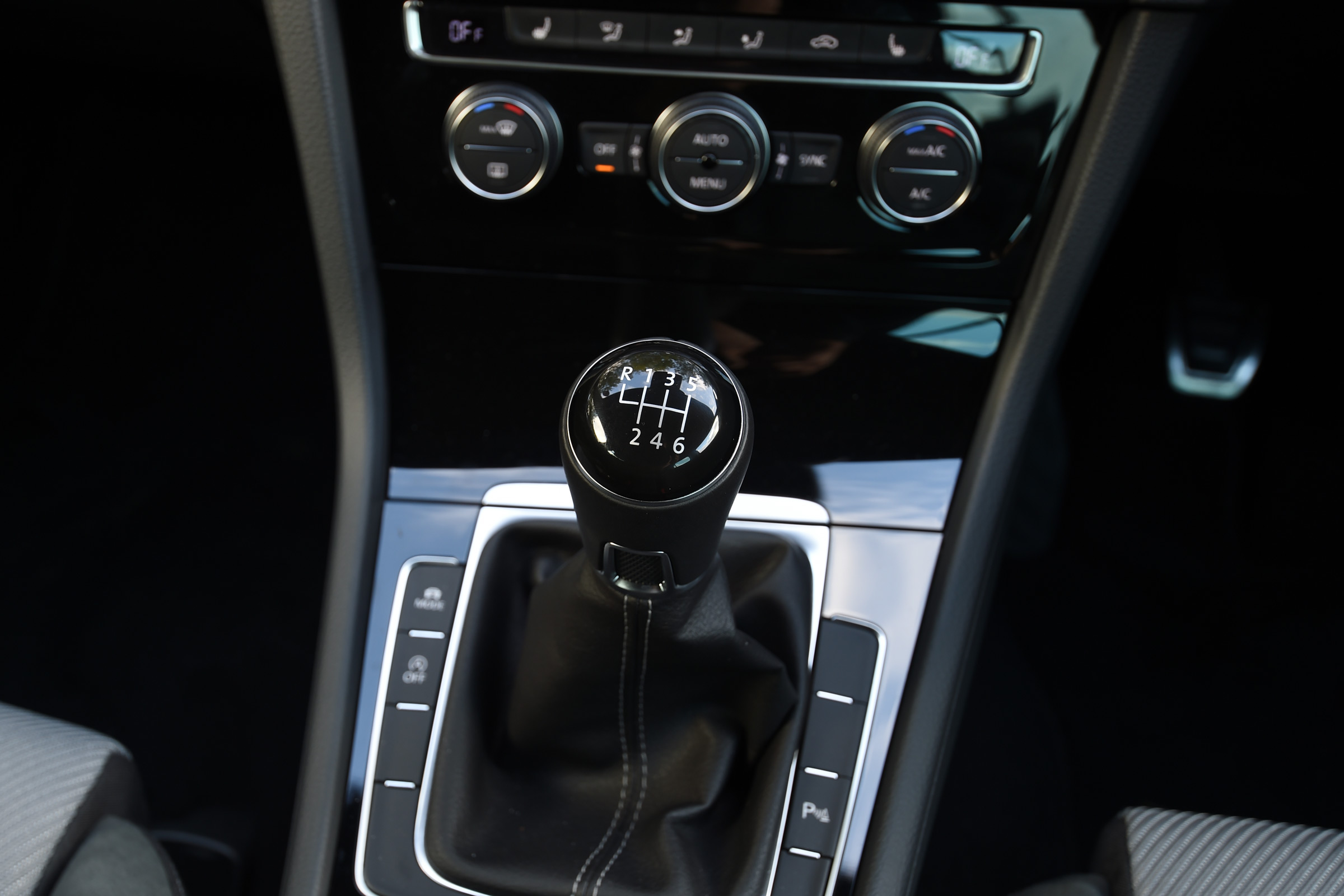 Volkswagen Golf R-Line 2016 - gearlever