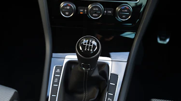 Volkswagen Golf R-Line 2016 - gearlever