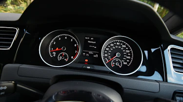 Volkswagen Golf R-Line 2016 - instruments