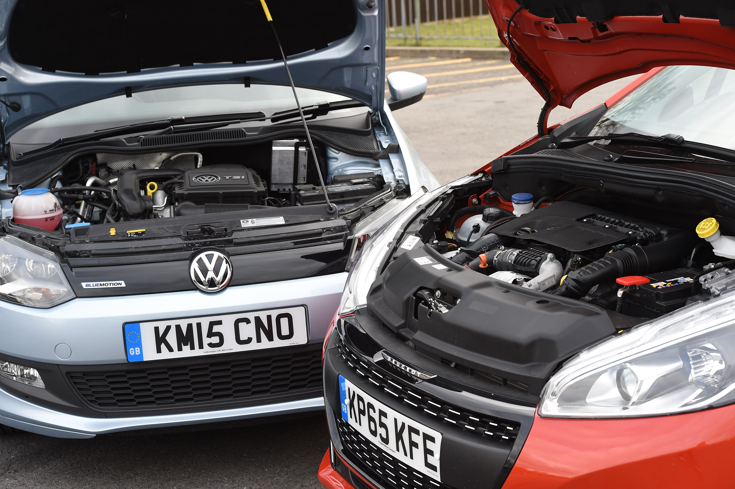 Volkswagen Polo vs Peugeot 208 - engines