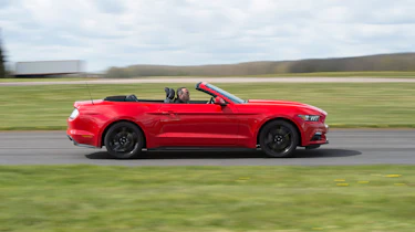 Ford Mustang 2.3 Convertible - side