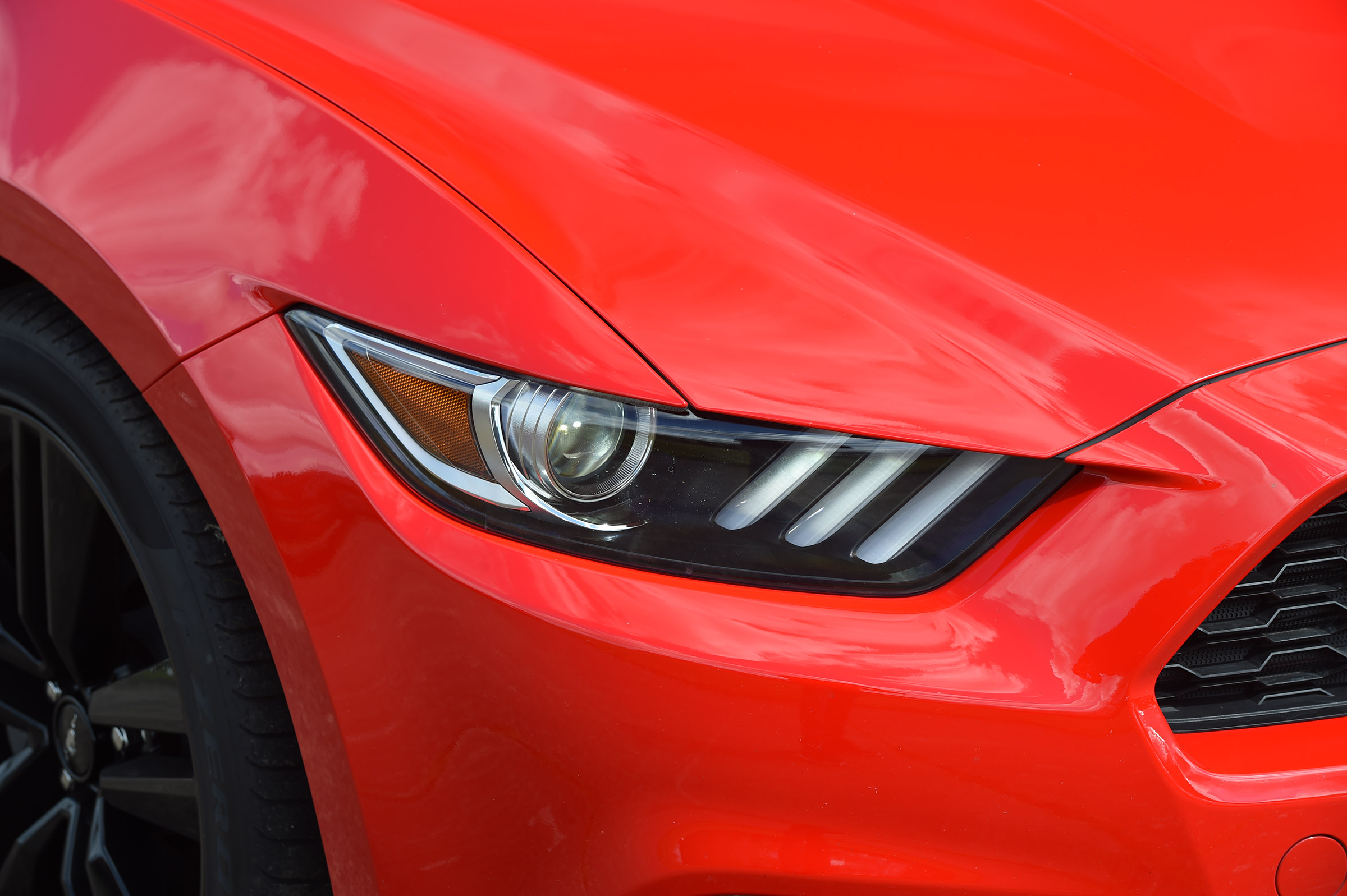 Ford Mustang 2.3 Convertible - front light