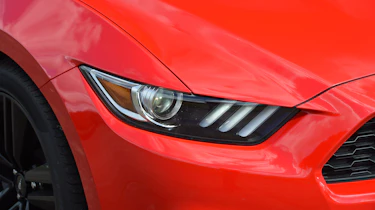 Ford Mustang 2.3 Convertible - front light