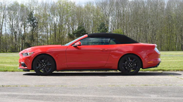 Ford Mustang 2.3 Convertible - roof closing stage 4