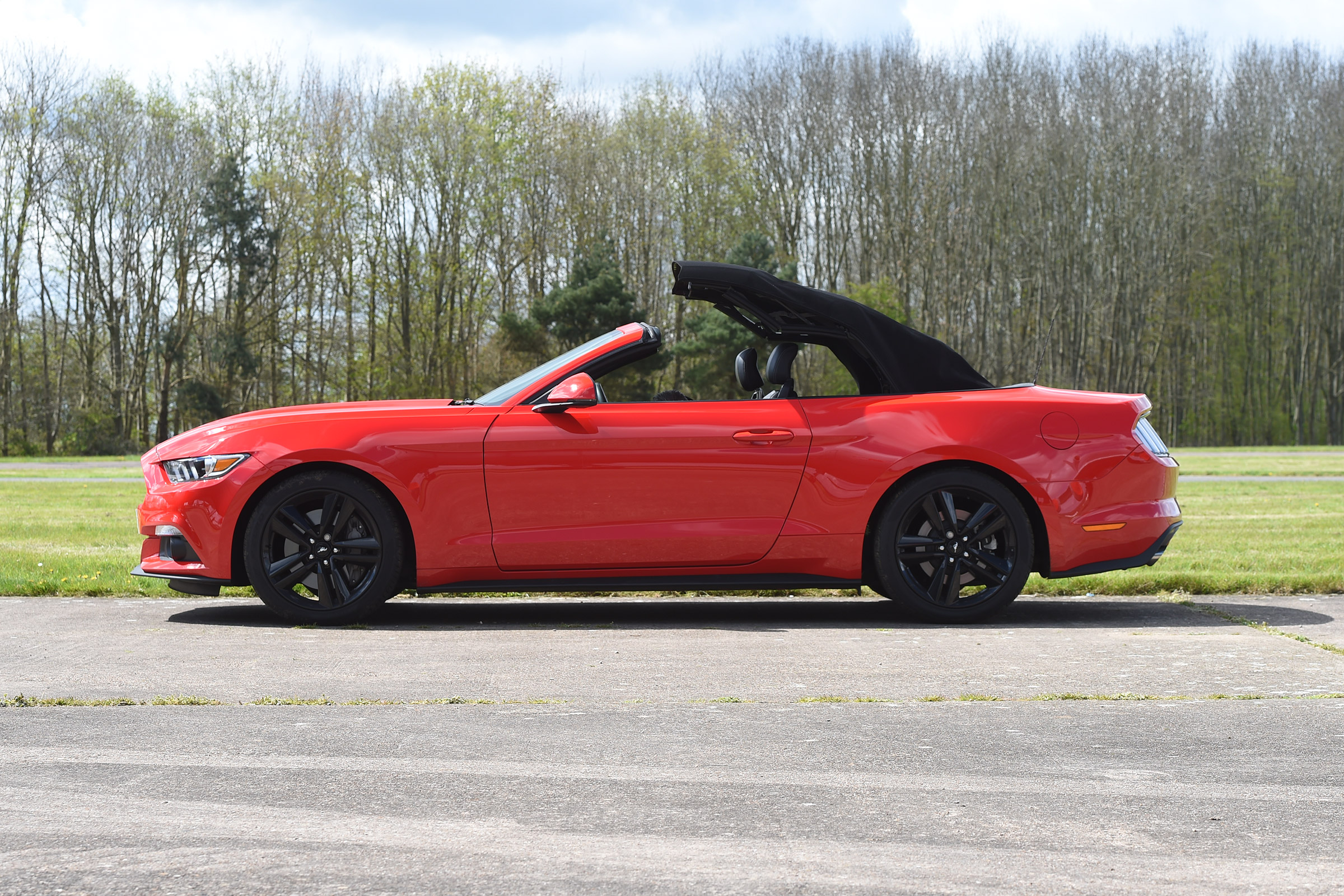 Ford Mustang 2.3 Convertible - roof closing stage 3