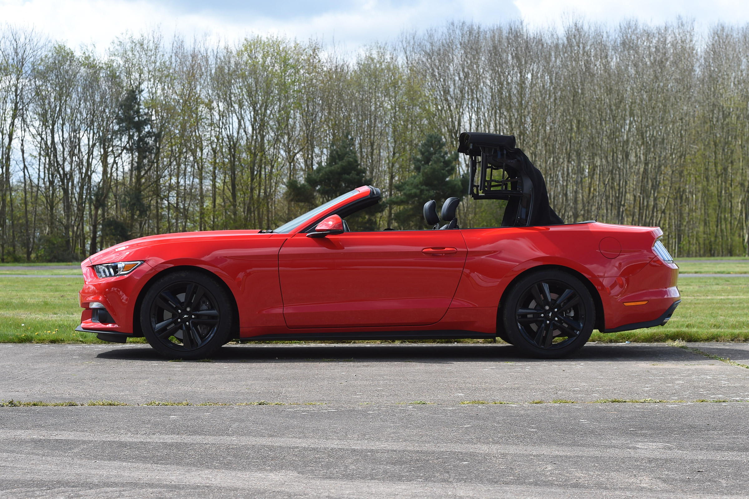 Ford Mustang 2.3 Convertible - roof closing stage 2