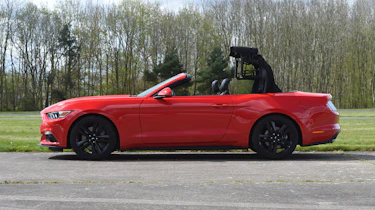 Ford Mustang 2.3 Convertible - roof closing stage 2