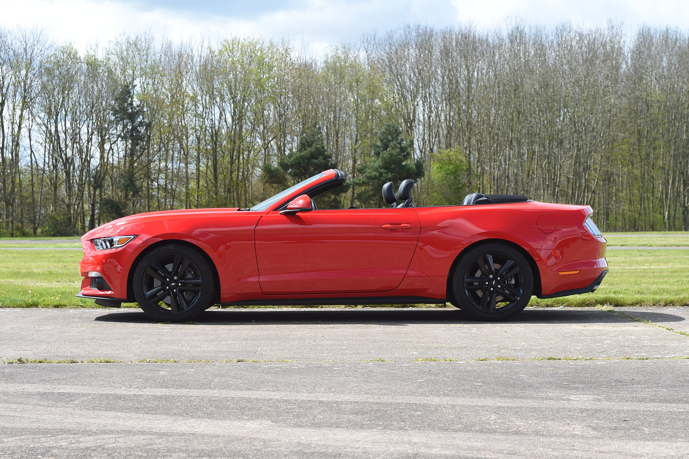 Ford Mustang 2.3 Convertible - roof closing stage 1