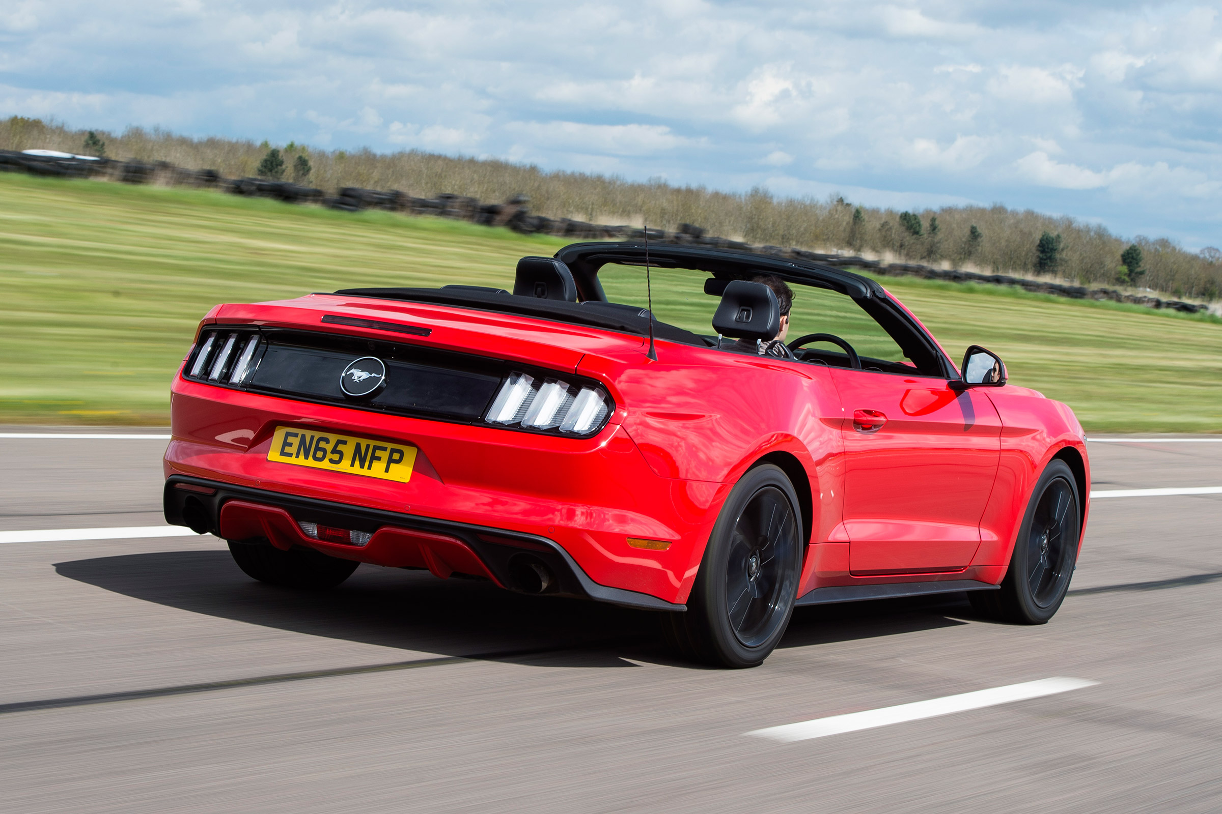 Ford Mustang 2.3 Convertible - rear
