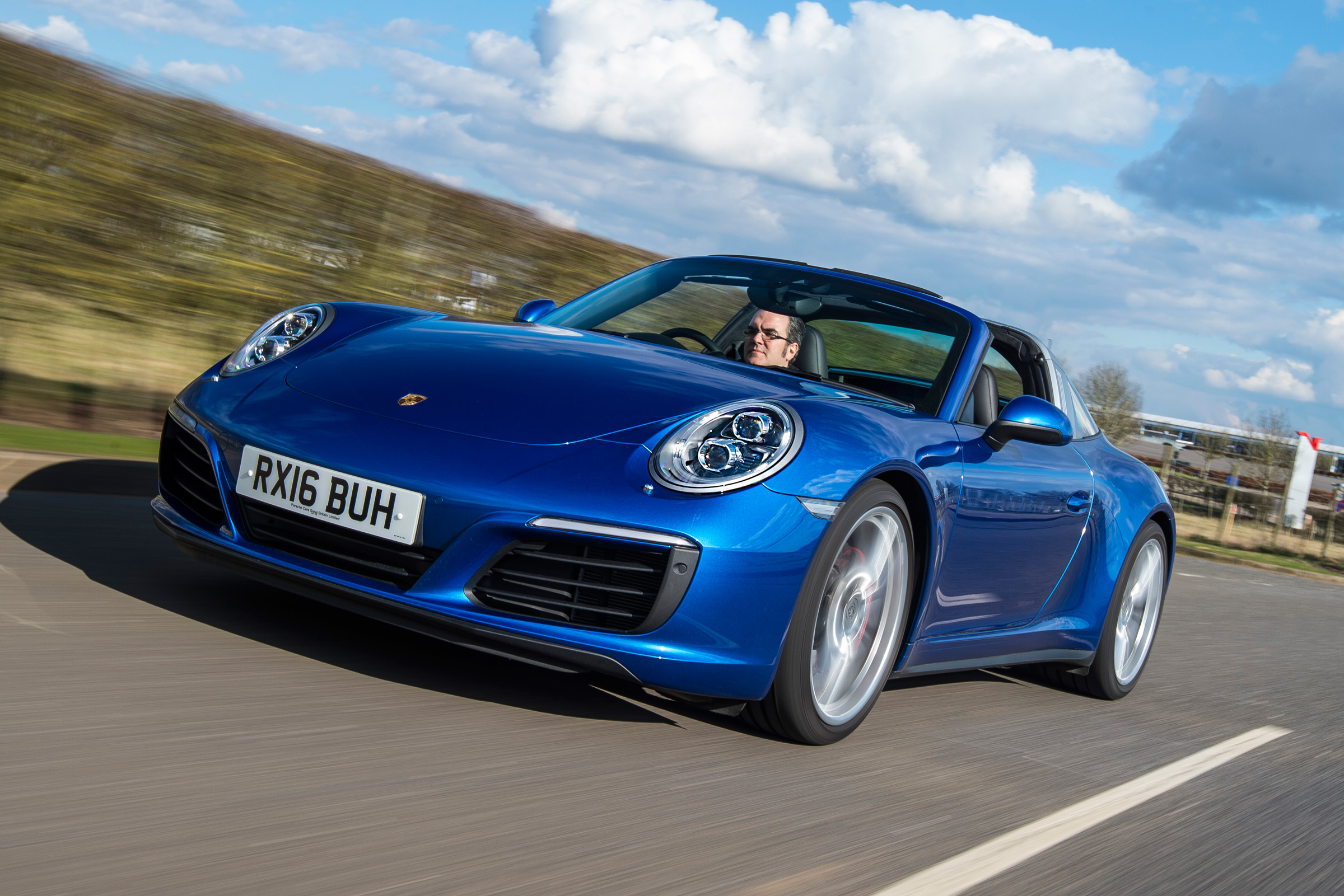 Porsche 911 Targa 2016 UK - front tracking