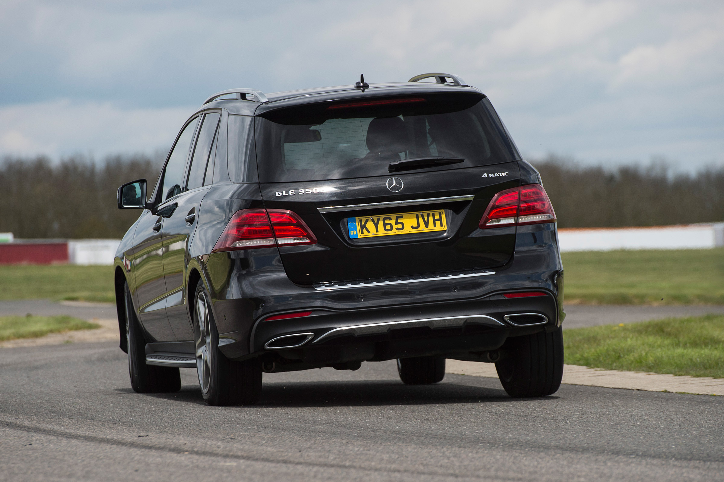 Mercedes GLE 350d - rear cornering