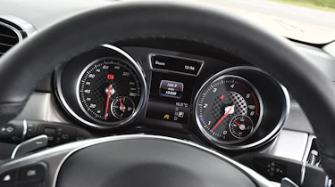 Mercedes GLE 350d - dials