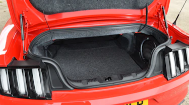 Ford Mustang 2.3 Convertible - boot