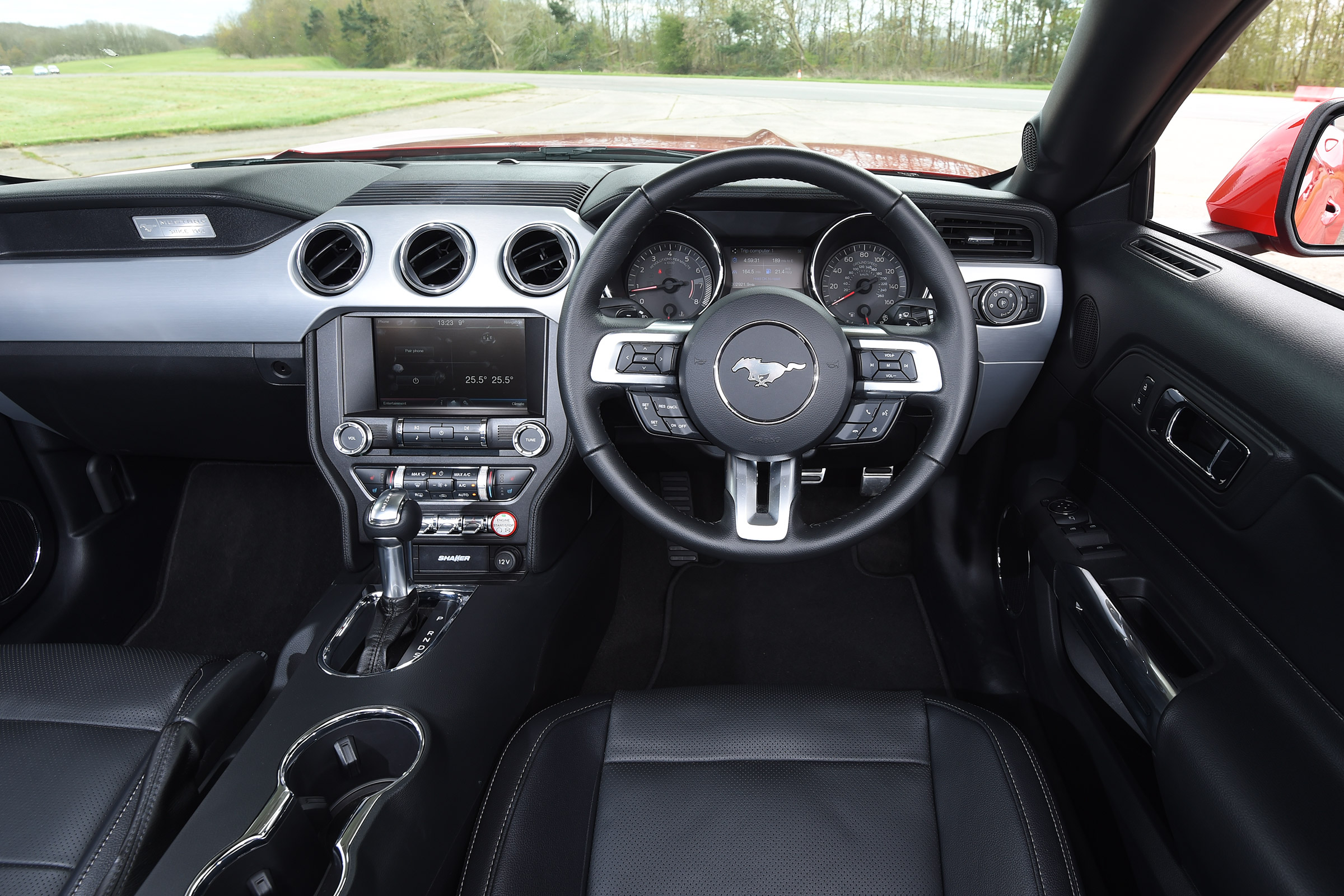 Ford Mustang 2.3 Convertible - dash