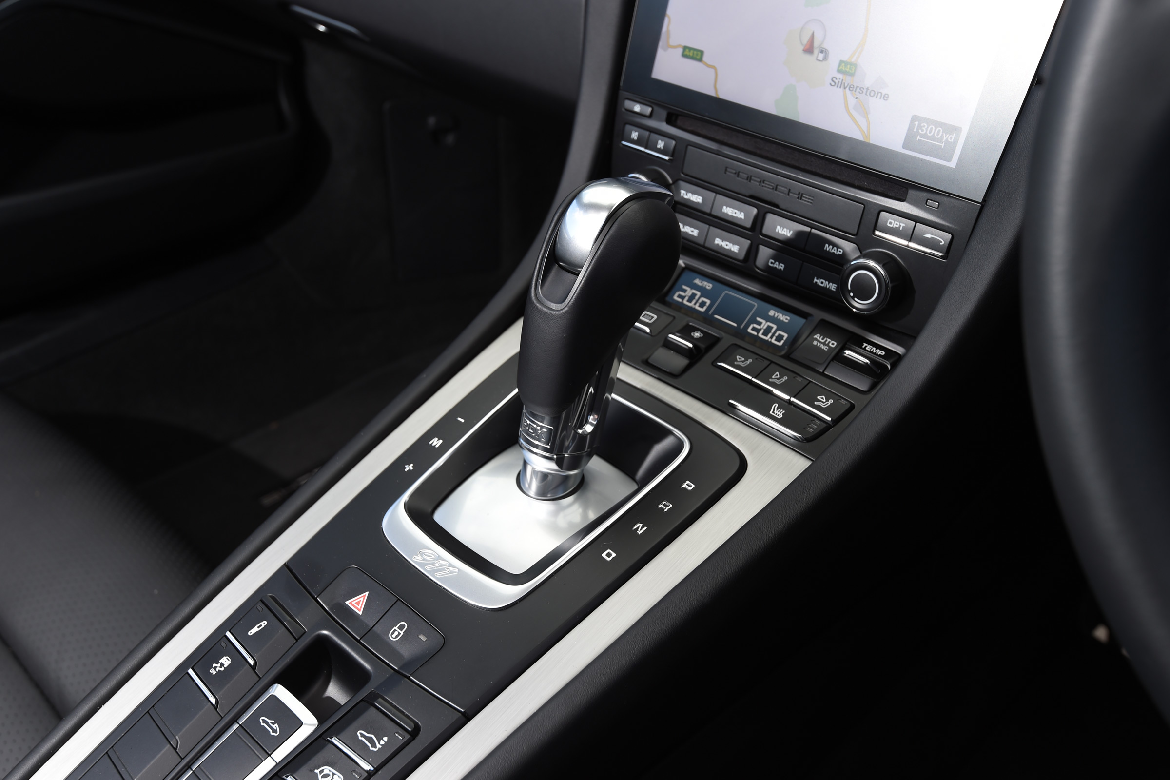 Porsche 911 Targa 2016 UK - centre console