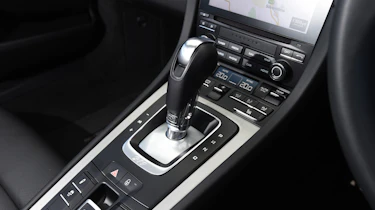 Porsche 911 Targa 2016 UK - centre console