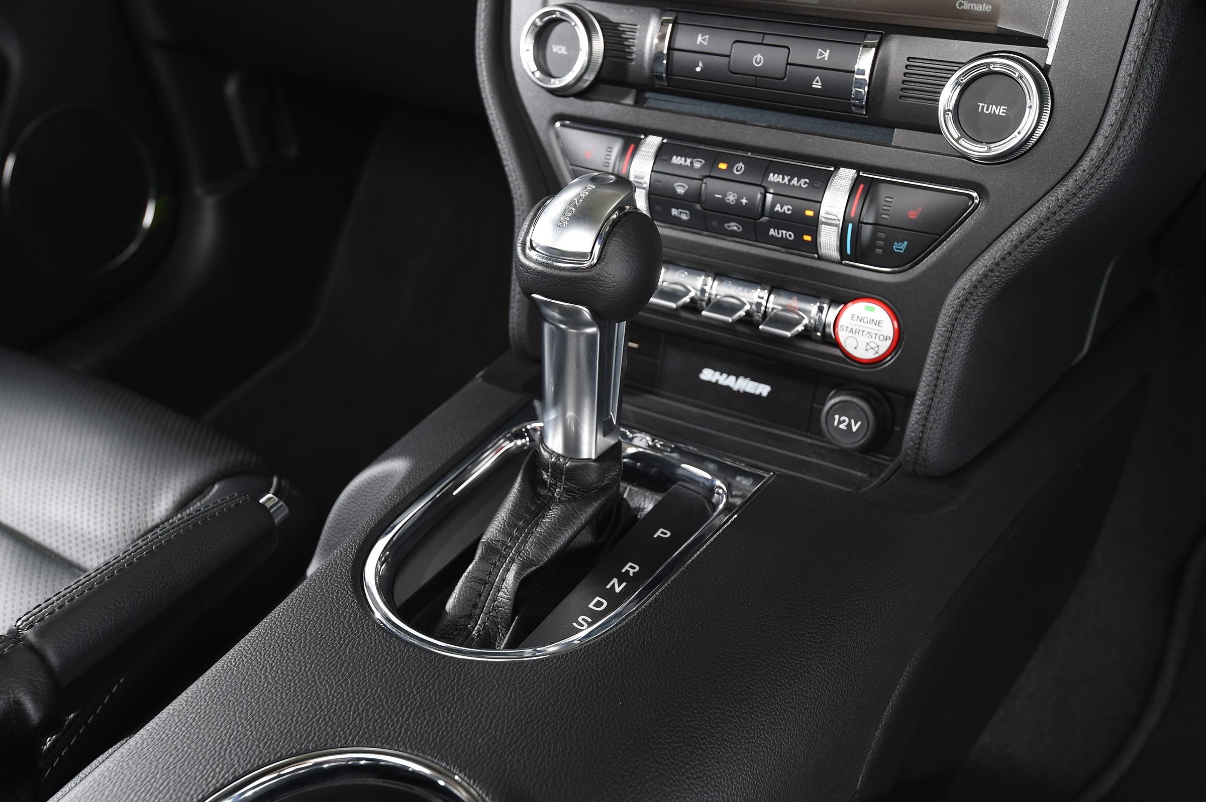 Ford Mustang 2.3 Convertible - centre console