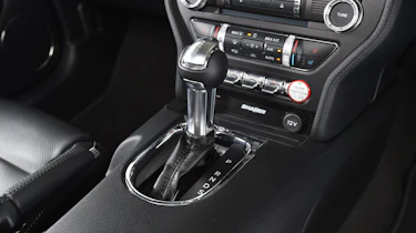 Ford Mustang 2.3 Convertible - centre console
