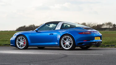 Porsche 911 Targa 2016 UK - roof close 3
