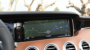 Mercedes-AMG S 63 Cabriolet 2016 - infotainment