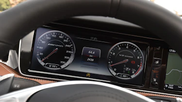Mercedes-AMG S 63 Cabriolet 2016 - instruments