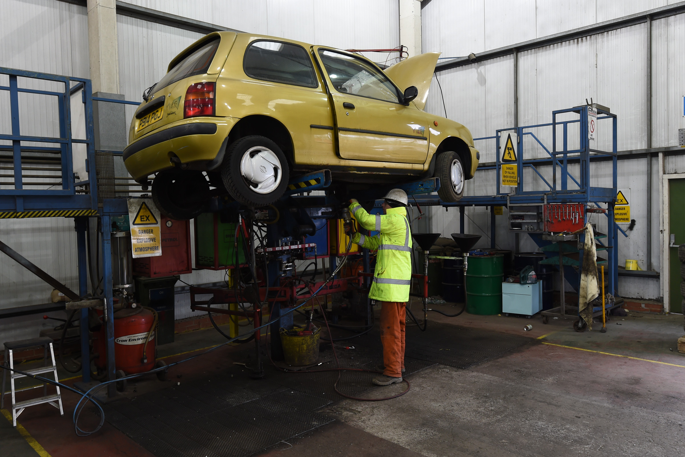 Car recycling - Step 1: de-pollute