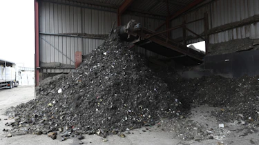 Car recycling - Step 4: vacuum