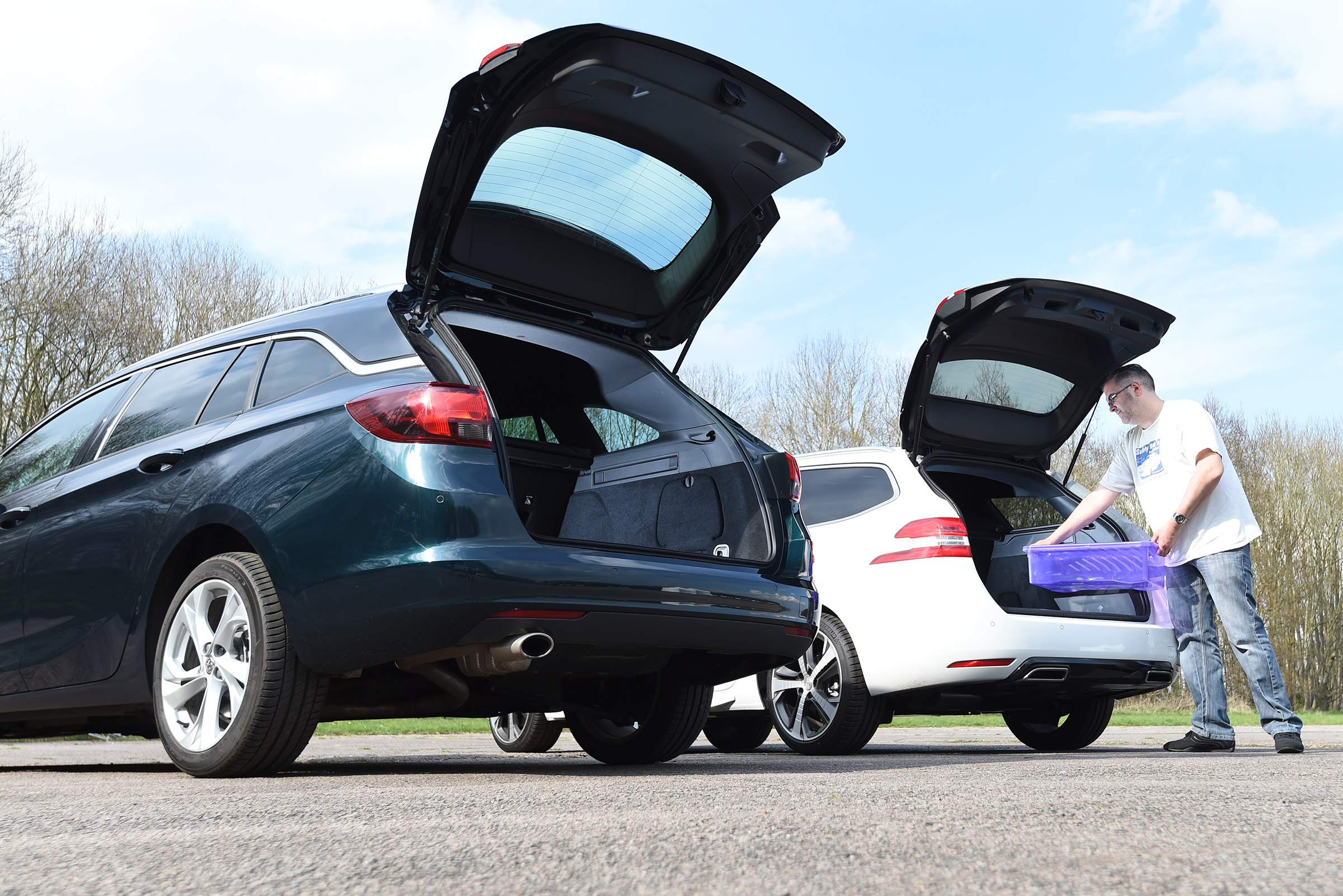 Vauxhall Astra ST vs Peugeot 308 SW - boot