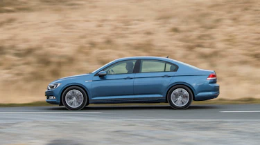 Volkswagen Passat - side
