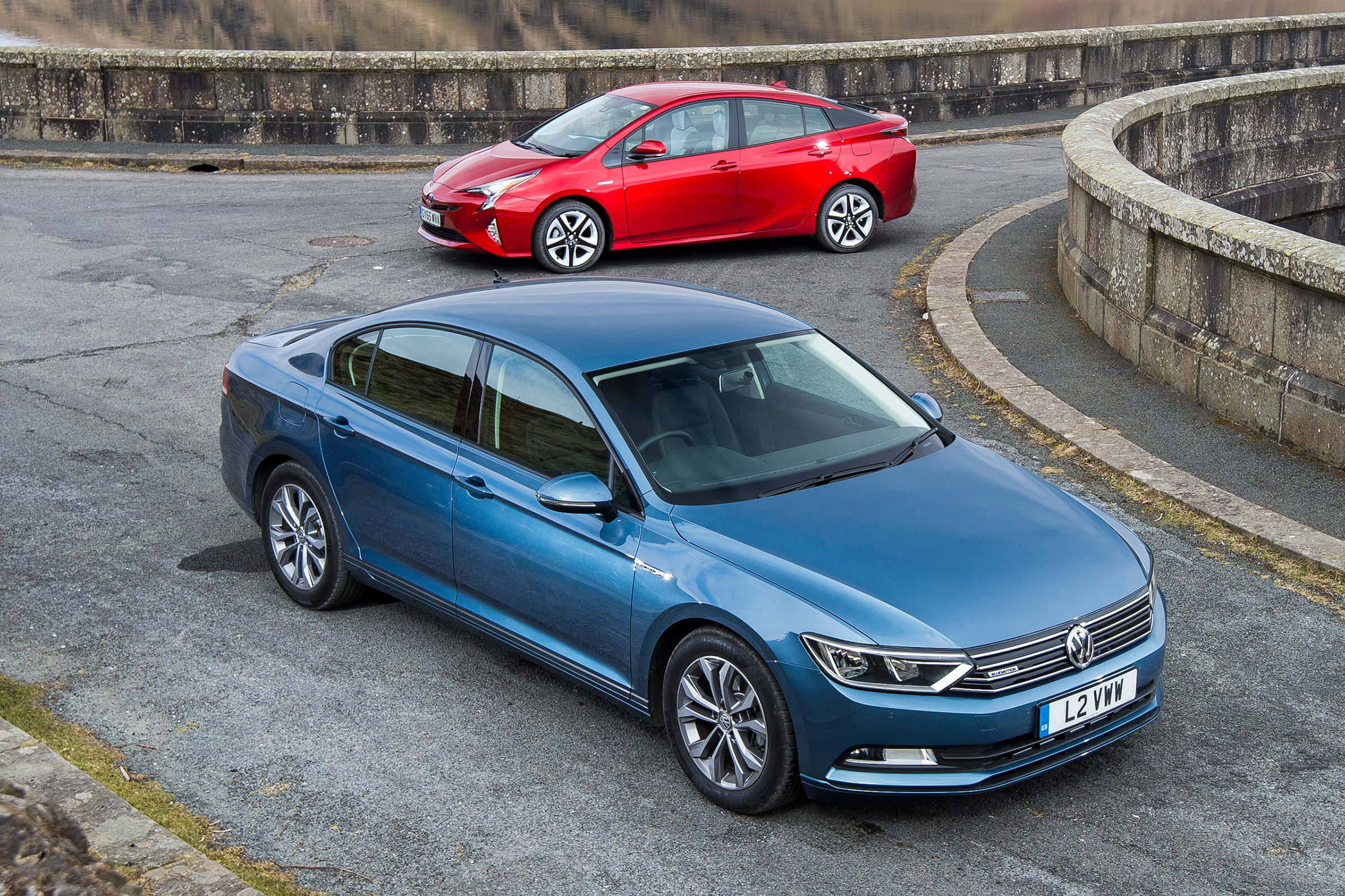 Volkswagen Passat vs Toyota Prius - header