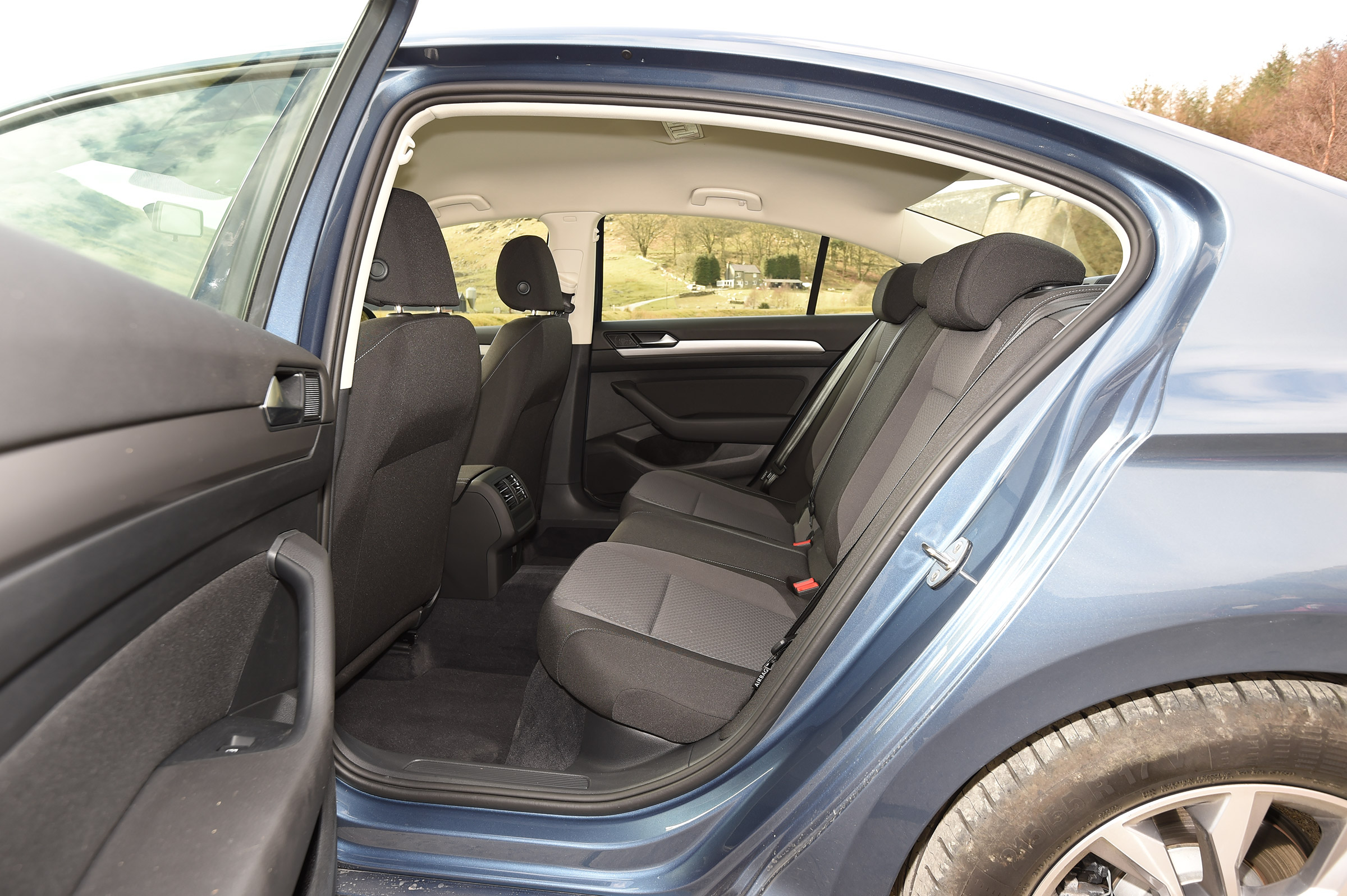 Volkswagen Passat - rear seats