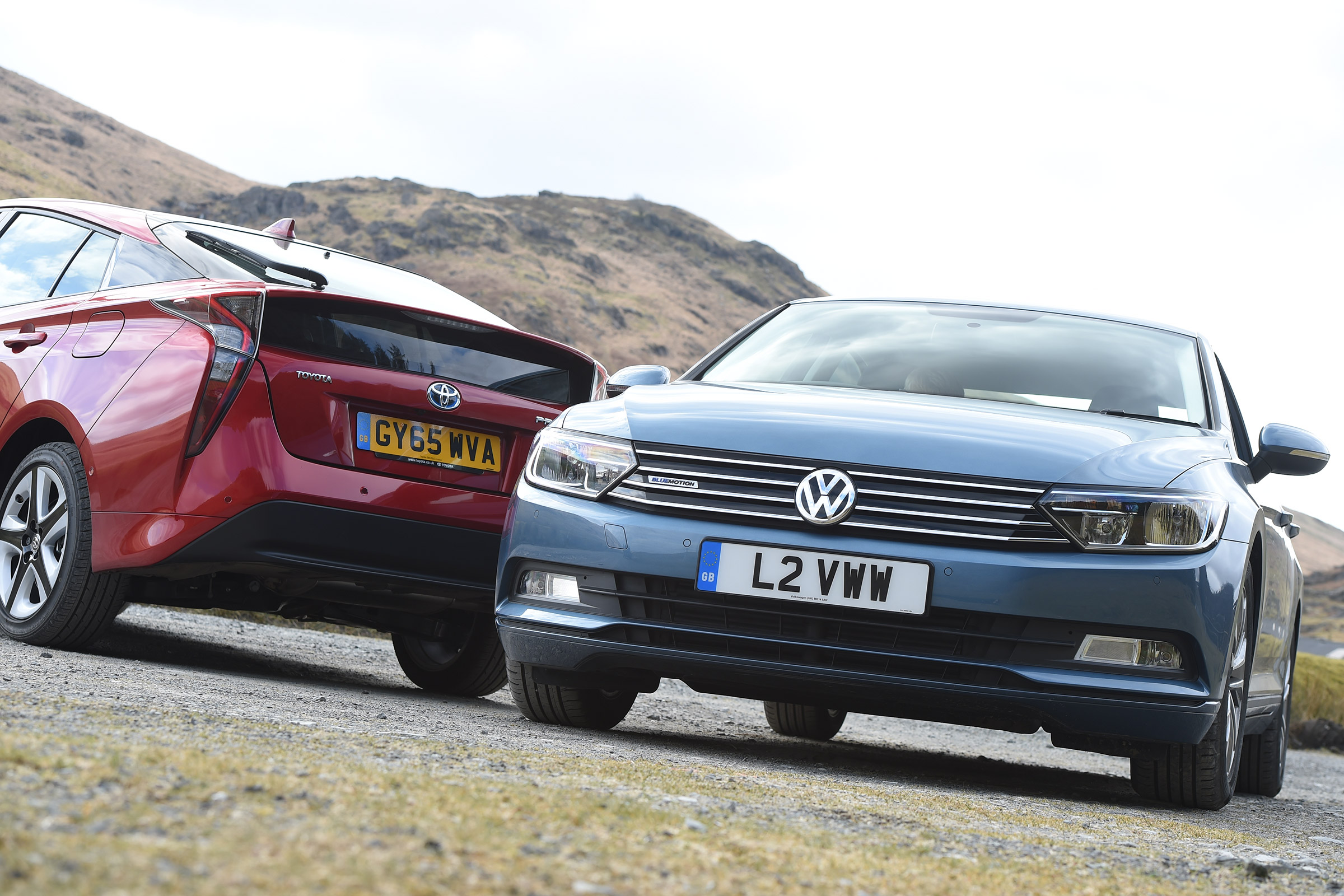 Volkswagen Passat vs Toyota Prius - head-to-head