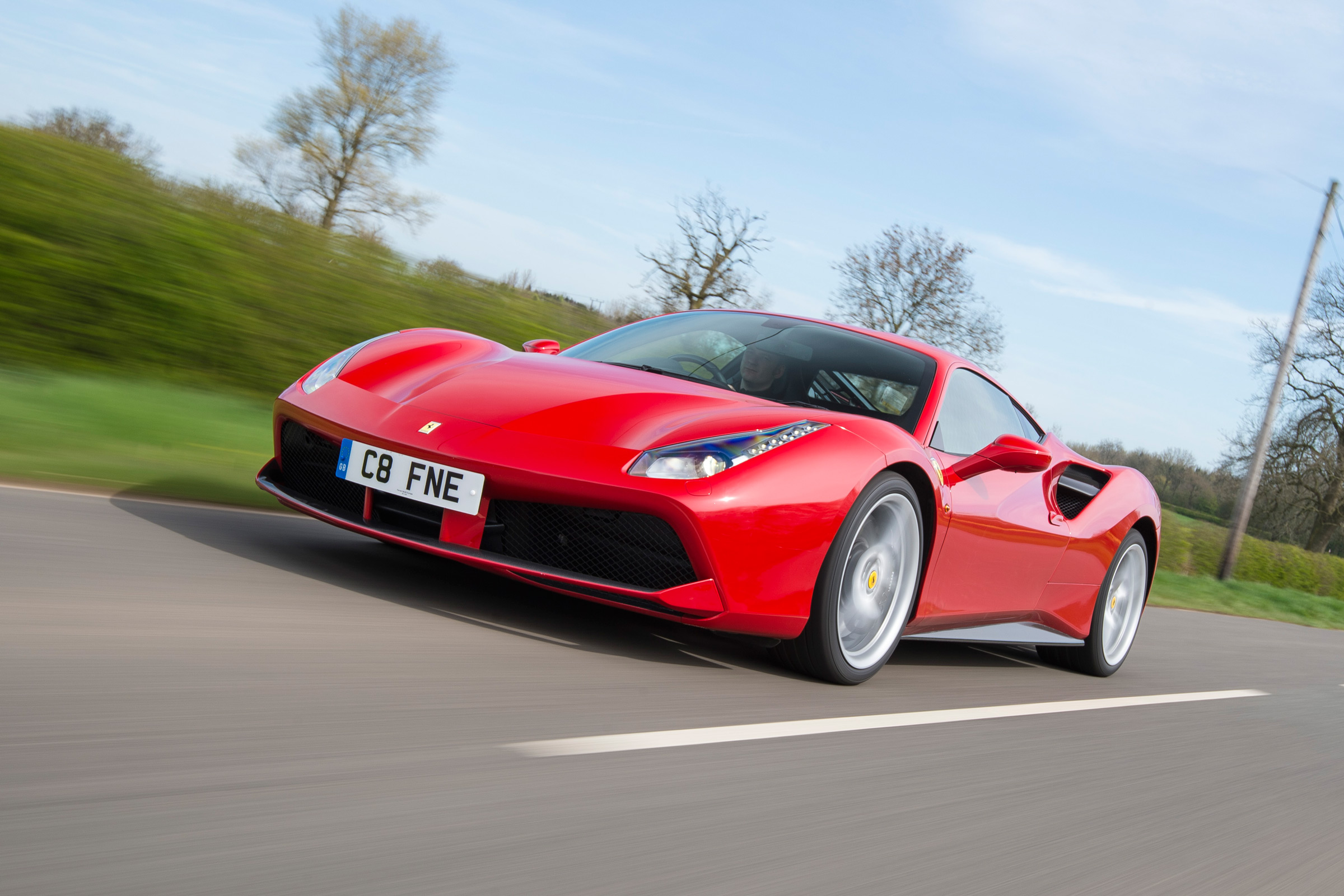 Ferrari 488 GTB 2016 - front tracking 3